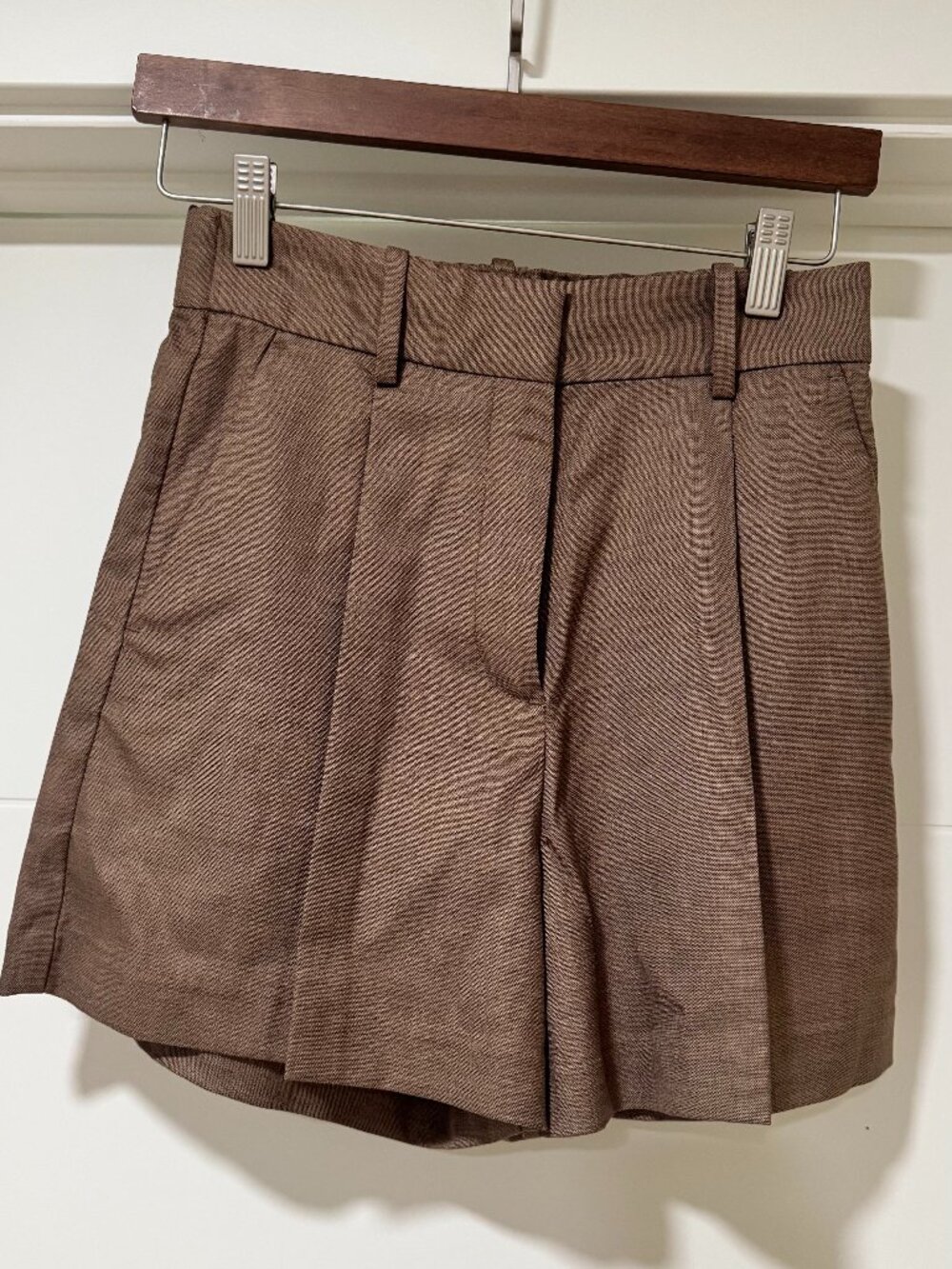 H&M NWT Brown Tailored Pleated Trouser Shorts Sz 2